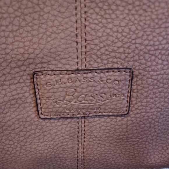 G.H. Bass & Co. Large Leather Taupe Women's Shoulder Bag 16x14" - Picture 4 of 16